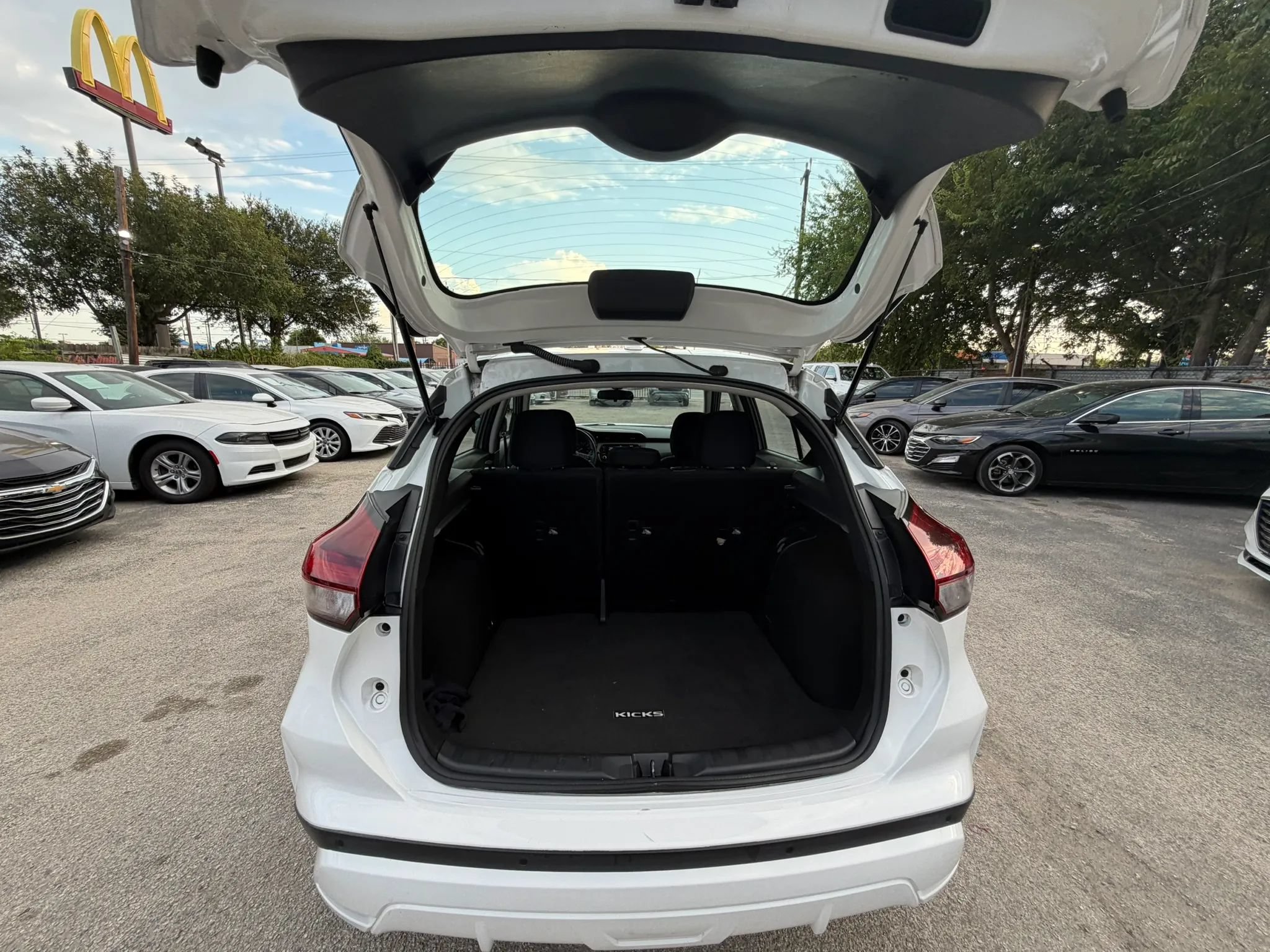Used 2021 Nissan Kicks SV FWD image 11