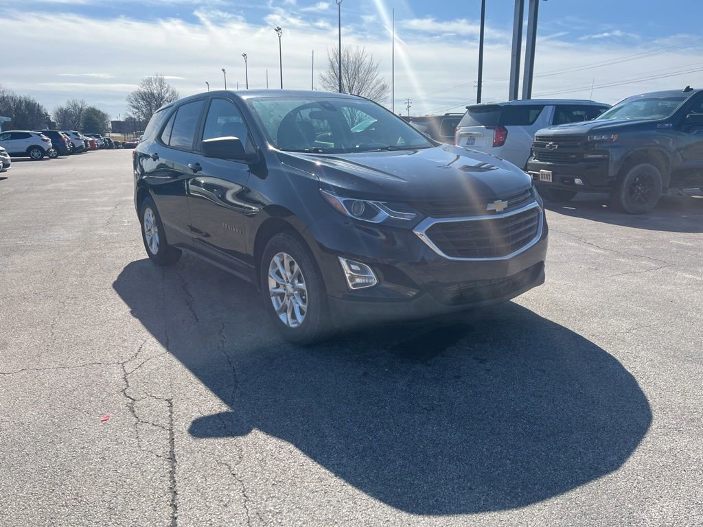 Used 2020 Chevrolet Equinox LS w/ LS Convenience Package image 2