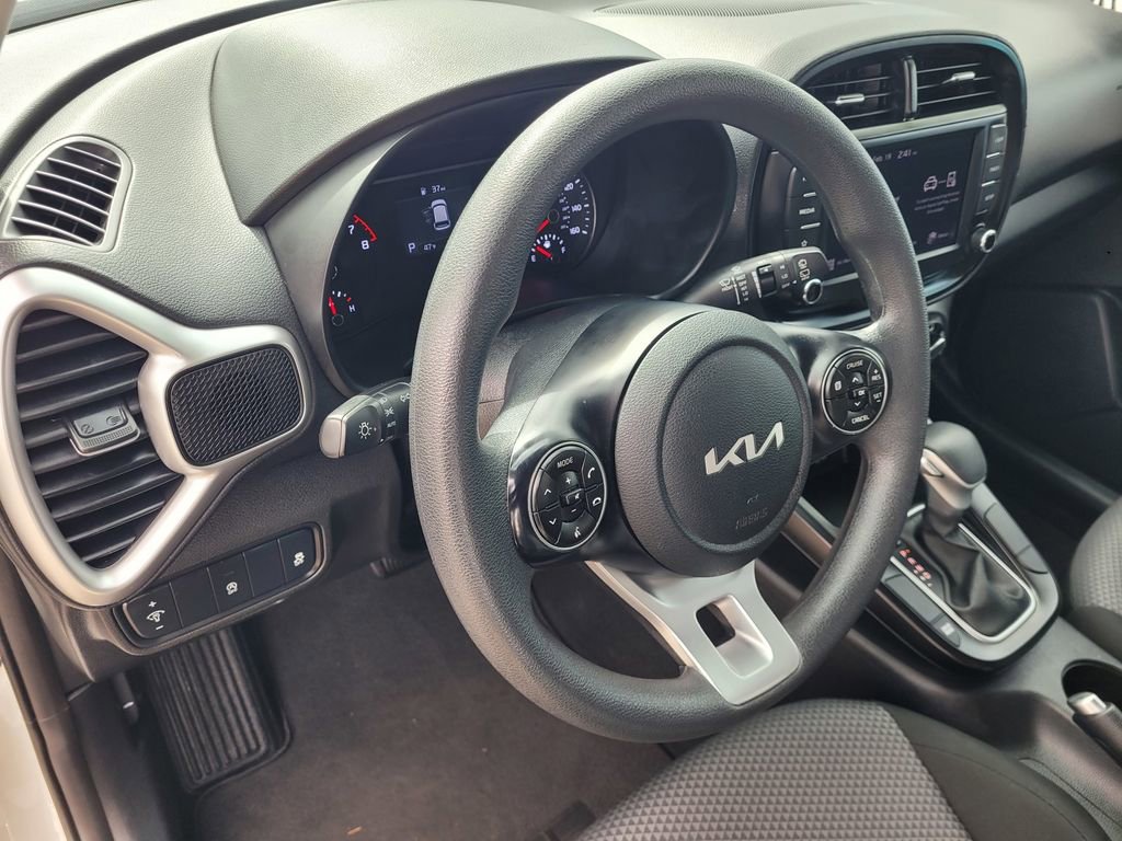 Used 2022 Kia Soul LX image 24