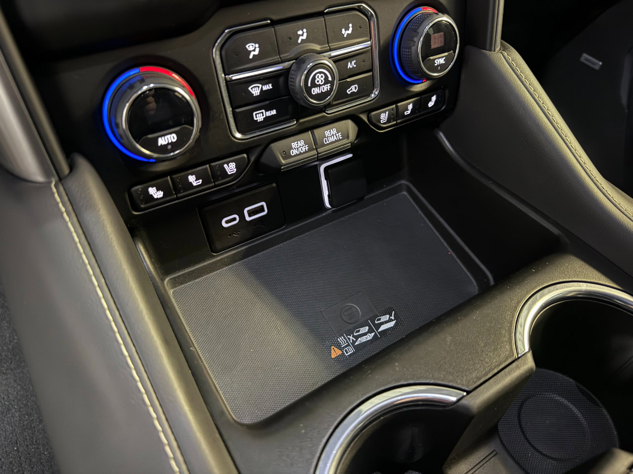 Used 2023 Chevrolet Suburban Premier image 9