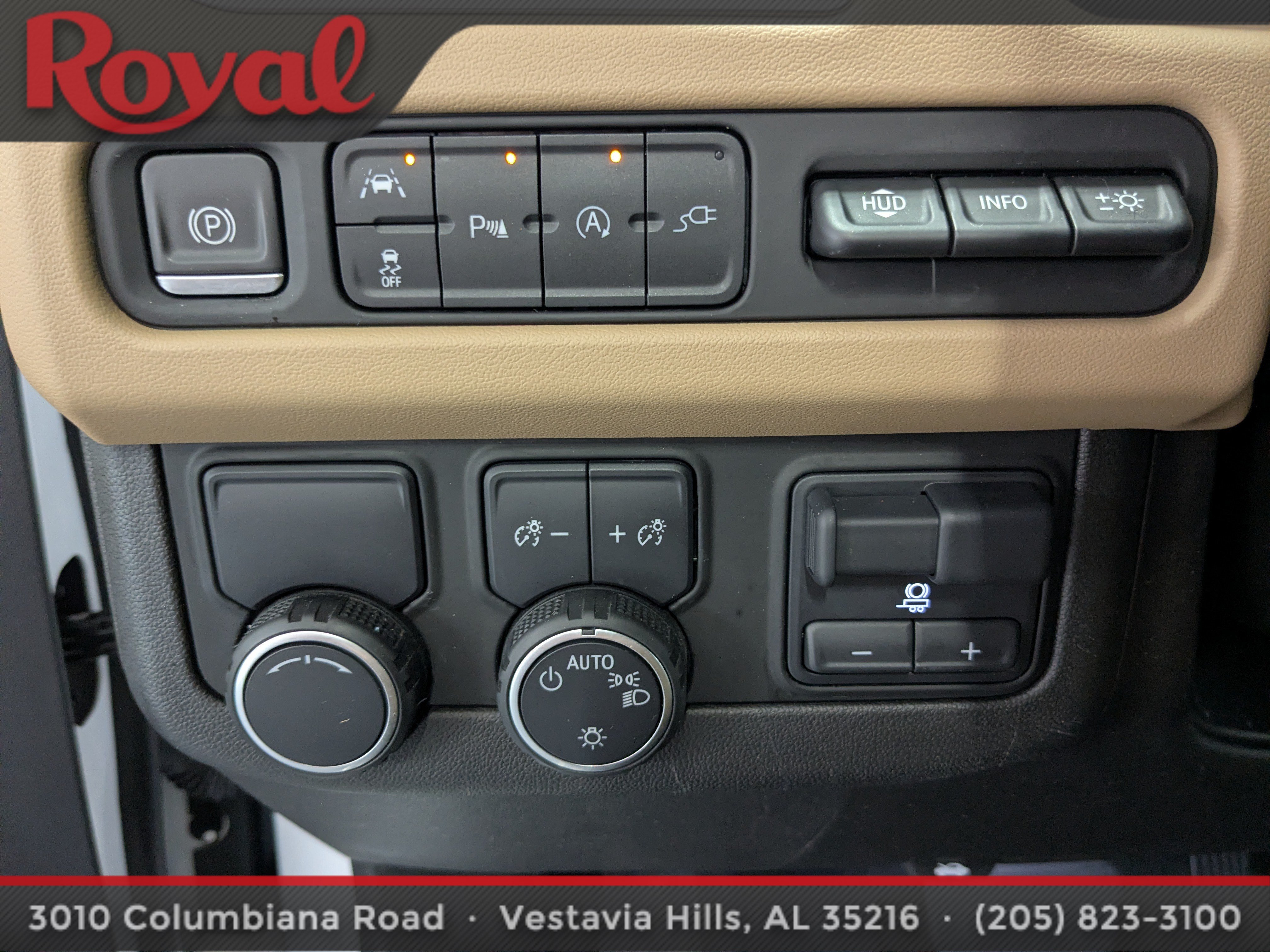 Used 2021 Chevrolet Suburban Premier w/ Premium Package RWD image 23