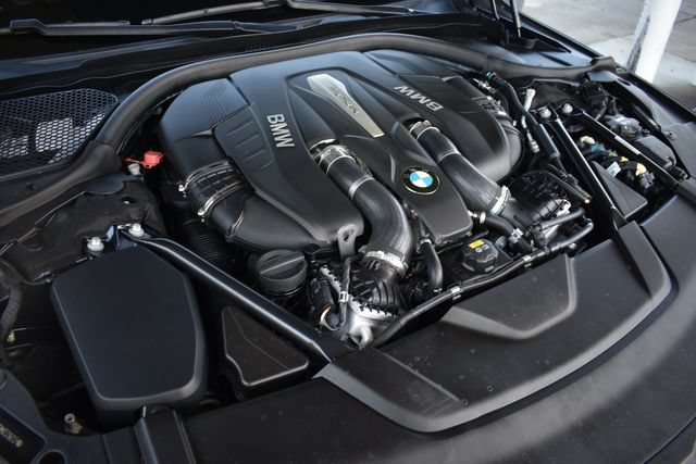 Used 2018 BMW 750i RWD image 28