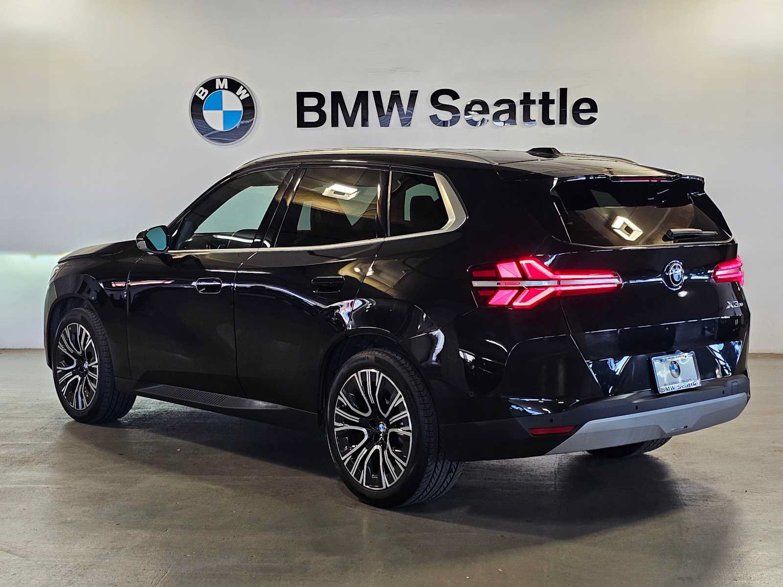 Used 2025 BMW X3 xDrive30i w/ Premium Package AWD/4WD image 5