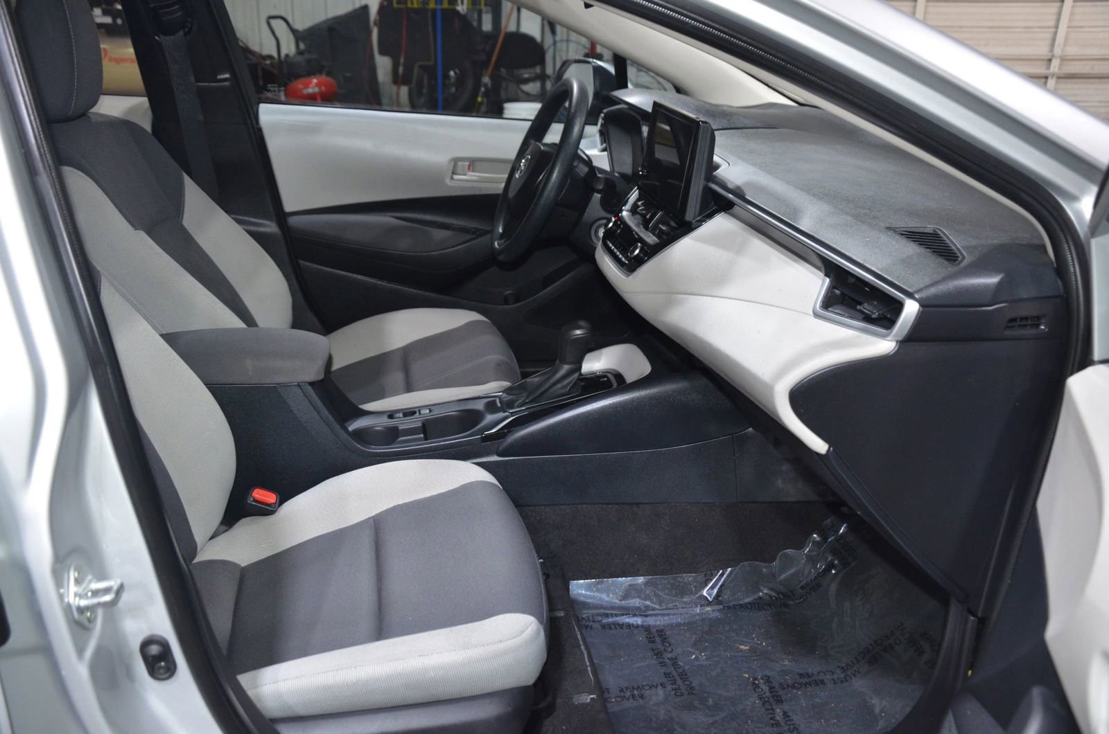 Used 2024 Toyota Corolla LE image 10