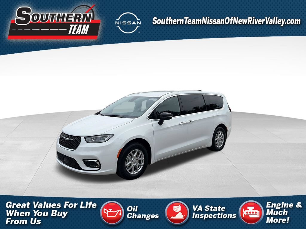 Used 2026 Chrysler Pacifica Select