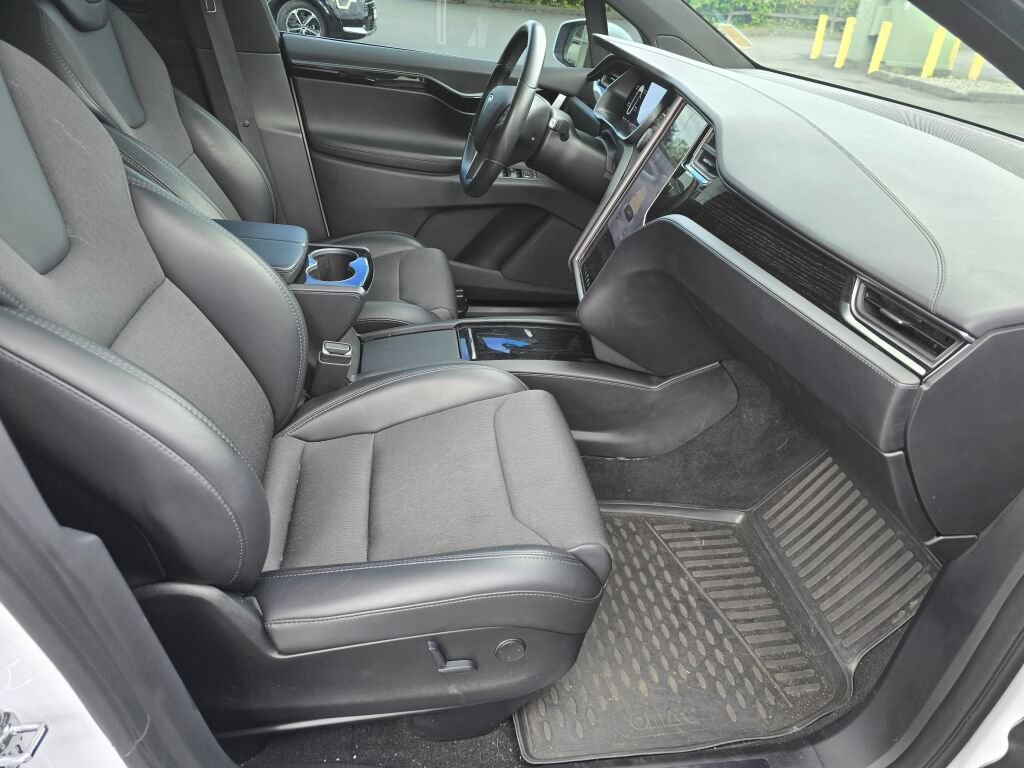 Used 2018 Tesla Model X 75D AWD/4WD image 11