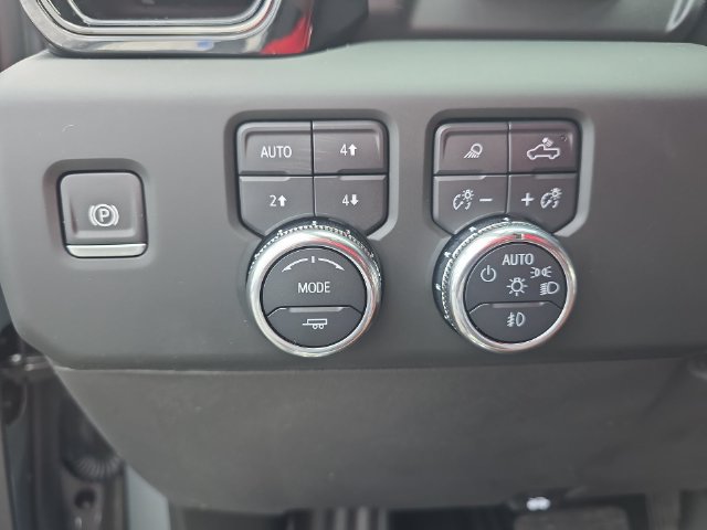 Used 2024 GMC Sierra 1500 AT4 w/ Technology Package AWD/4WD image 27