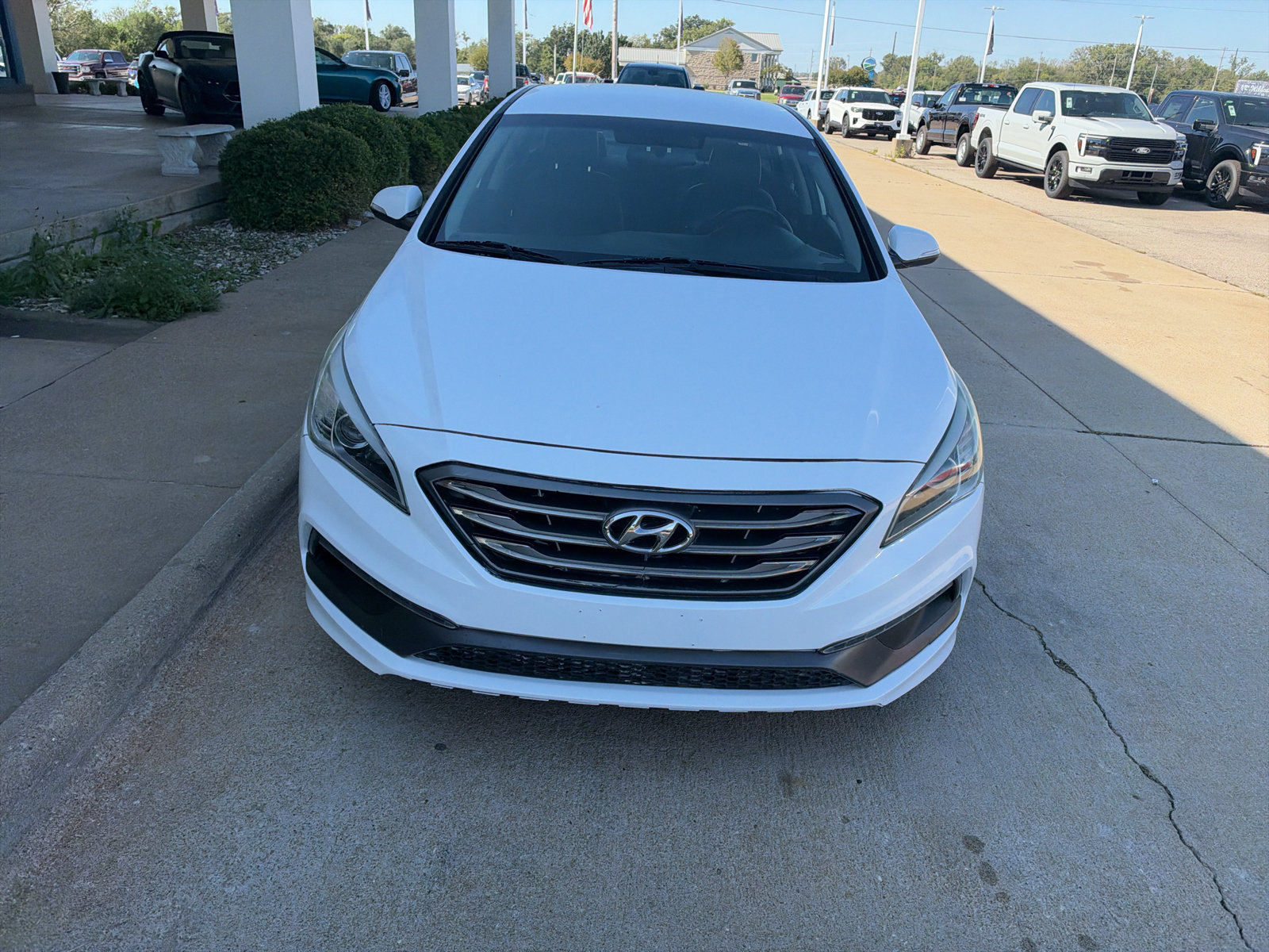 Used 2016 Hyundai Sonata Sport w/ Option Group 02 FWD image 3