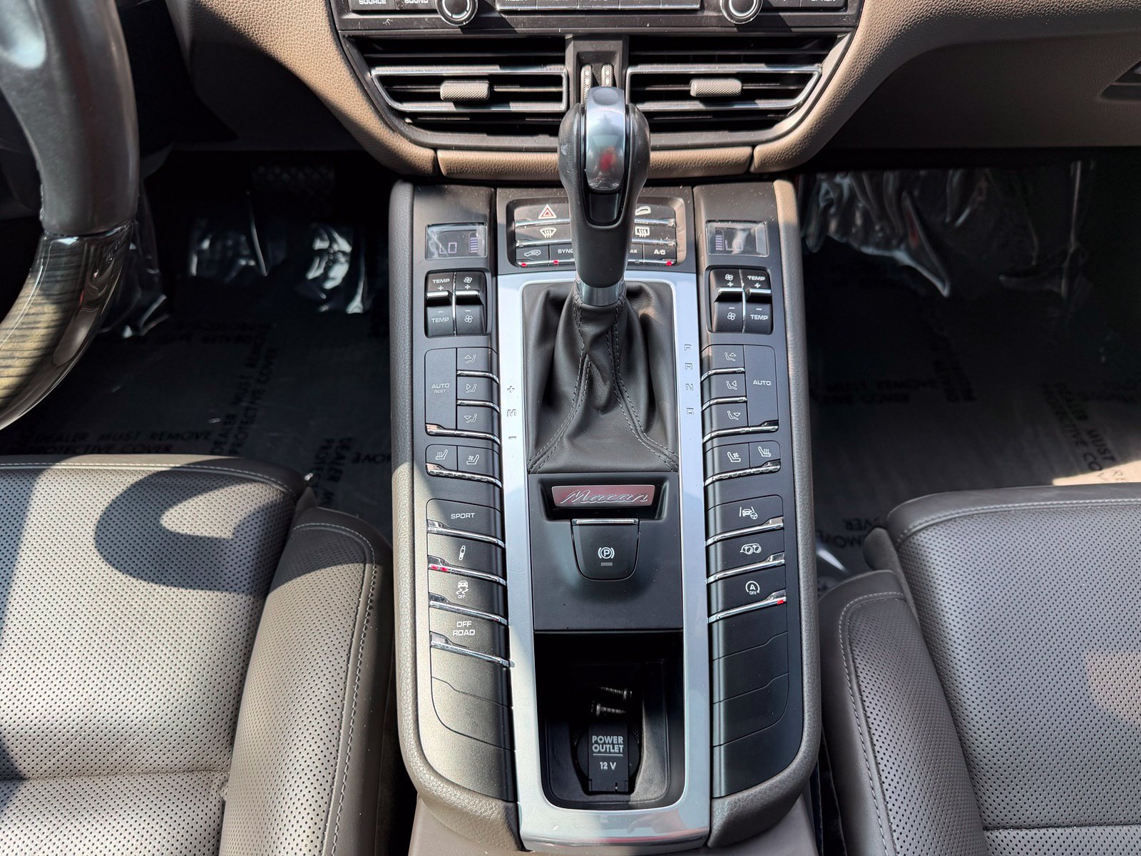 Used 2021 Porsche Macan Turbo AWD/4WD image 15