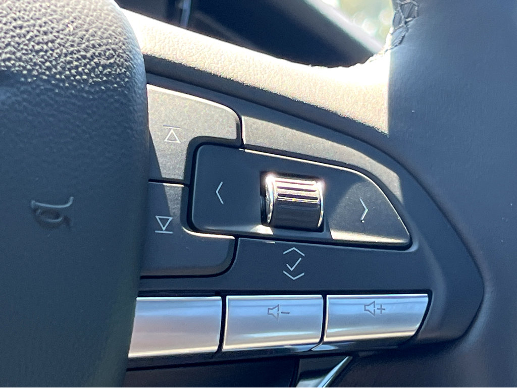 New 2025 Cadillac XT6 Luxury image 20