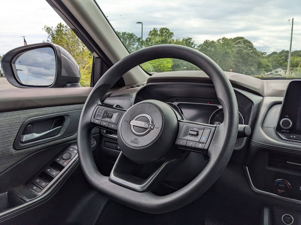 Used 2023 Nissan Rogue SV FWD image 25