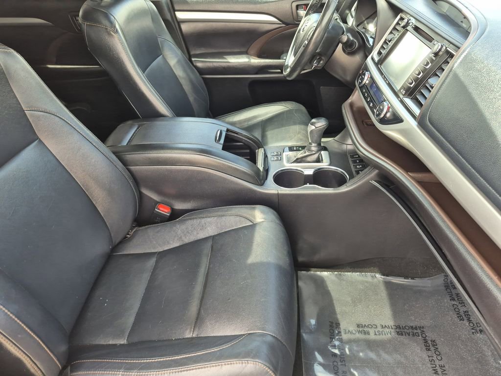 Used 2018 Toyota Highlander XLE image 18