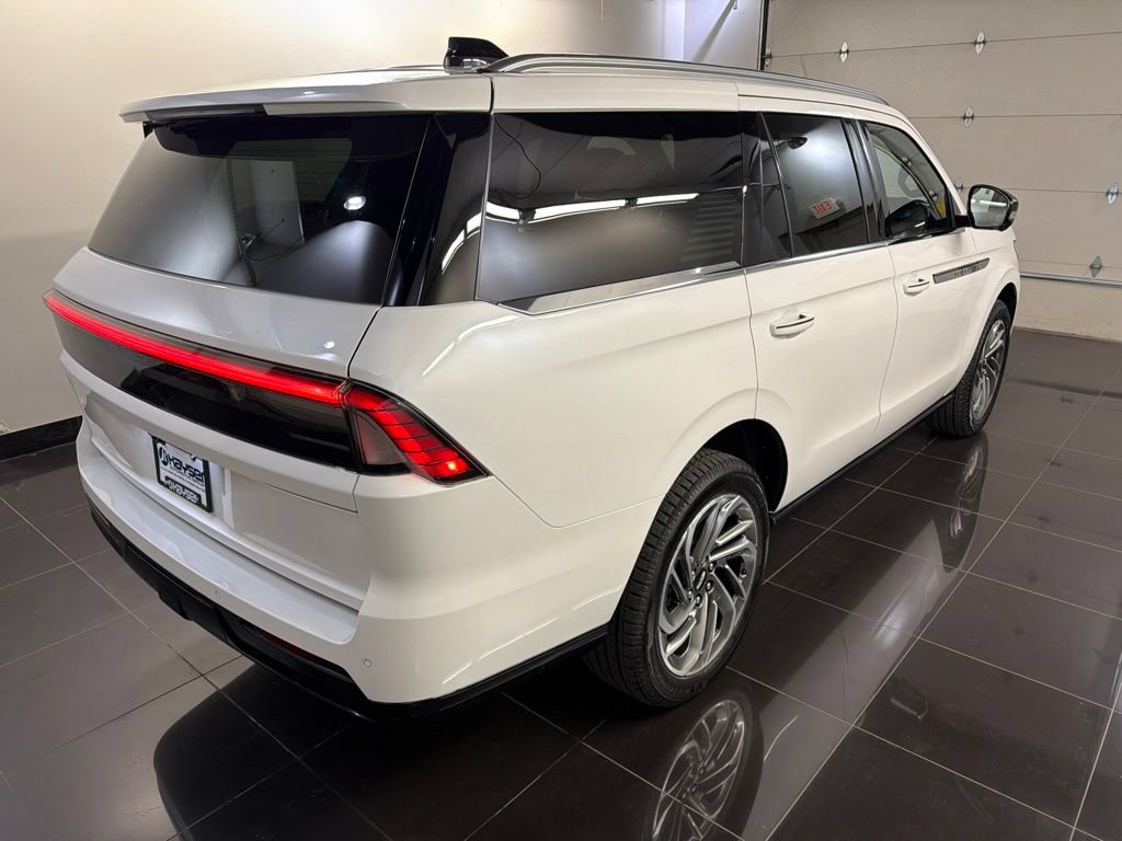 New 2026 Lincoln Navigator Reserve AWD/4WD image 6