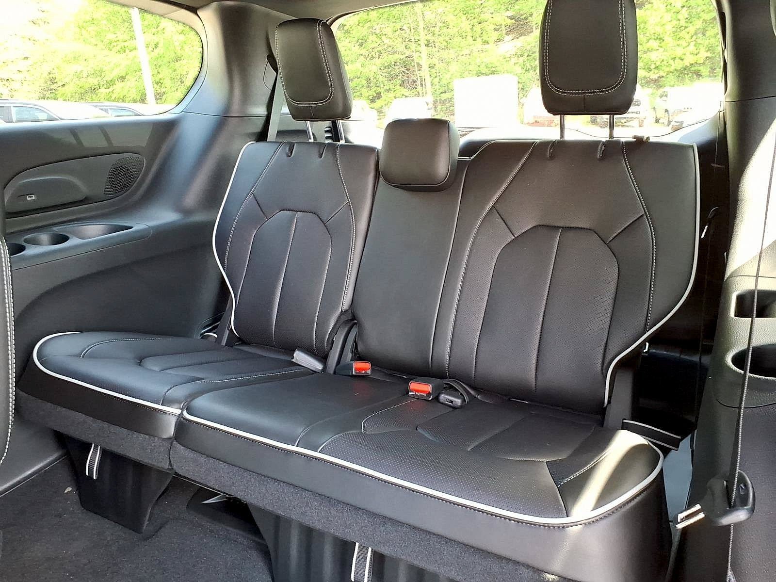 New 2027 Chrysler Pacifica Limited AWD/4WD image 7