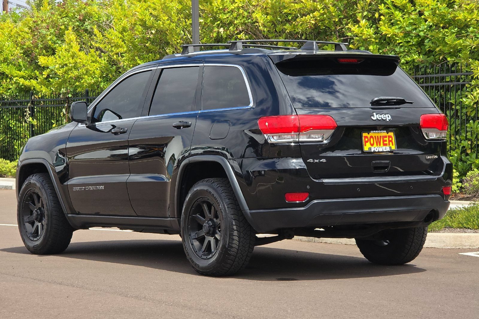 Used 2018 Jeep Grand Cherokee Laredo AWD/4WD image 6
