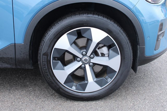 Used 2025 Volvo XC40 B5 Plus image 41