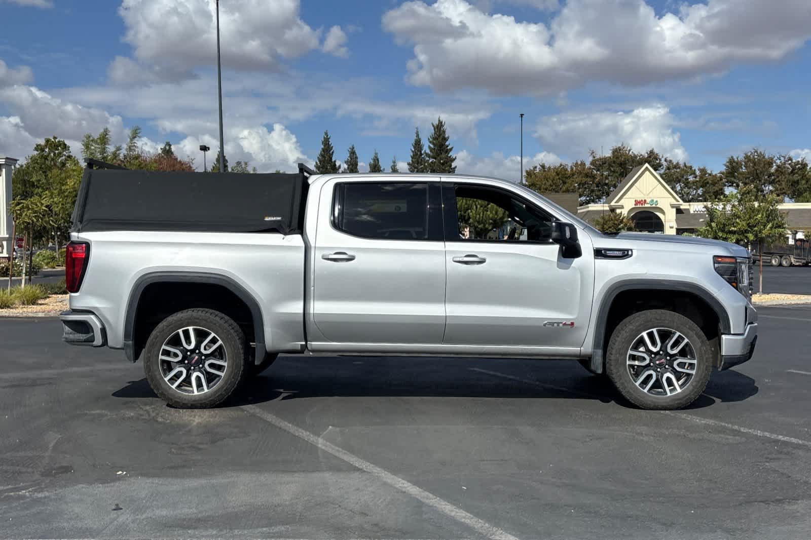 Used 2022 GMC Sierra 1500 AT4 AWD/4WD image 8