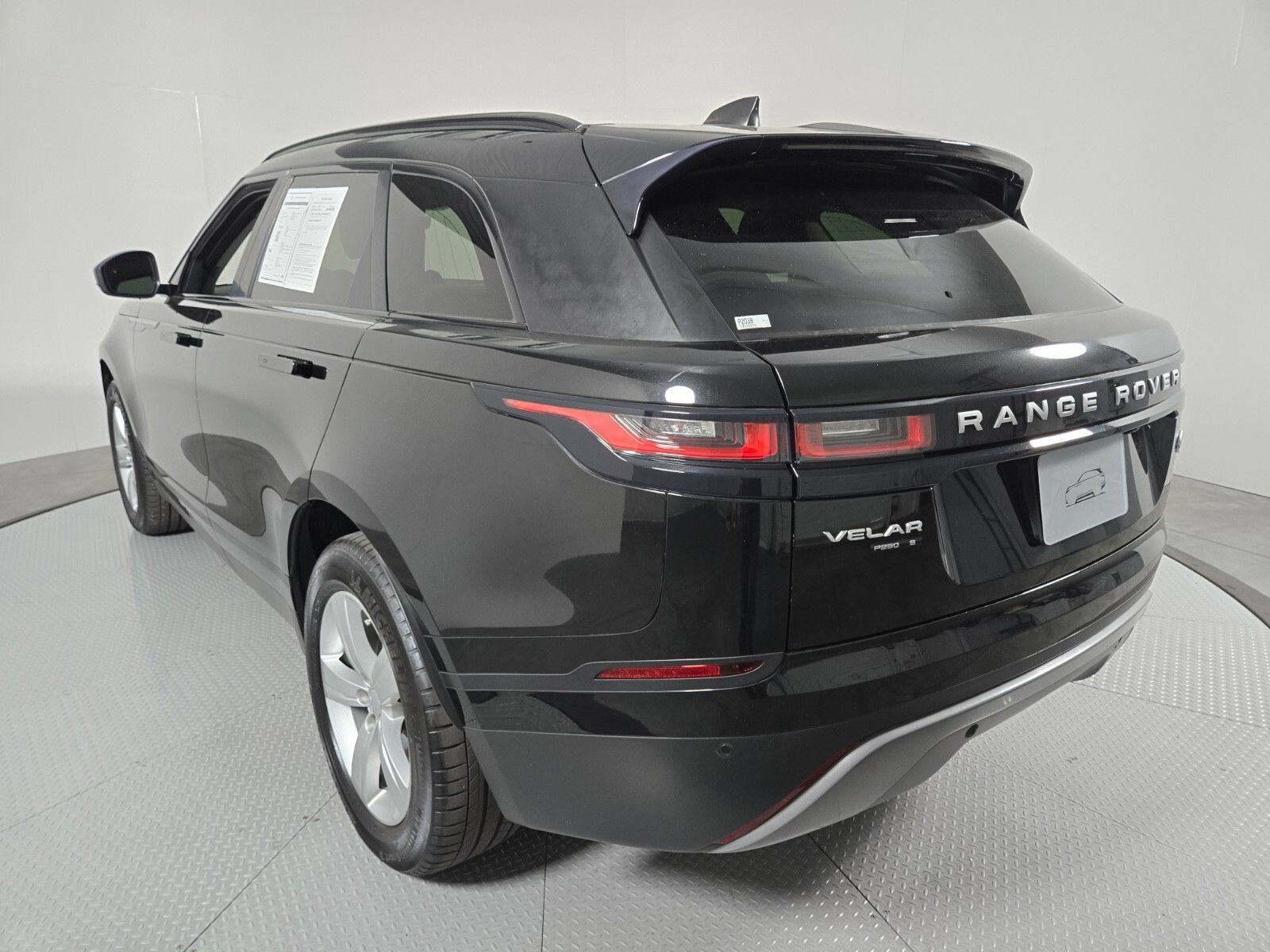 Used 2019 Land Rover Range Rover Velar S AWD/4WD image 17