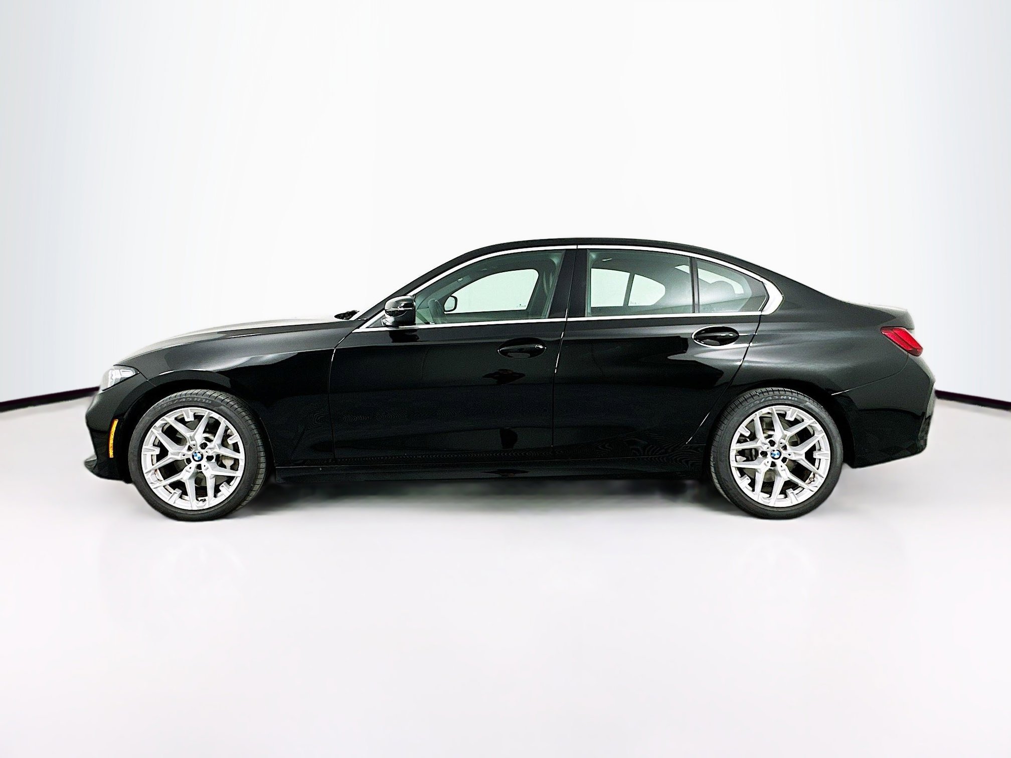 Used 2025 BMW 330i xDrive Sedan image 4