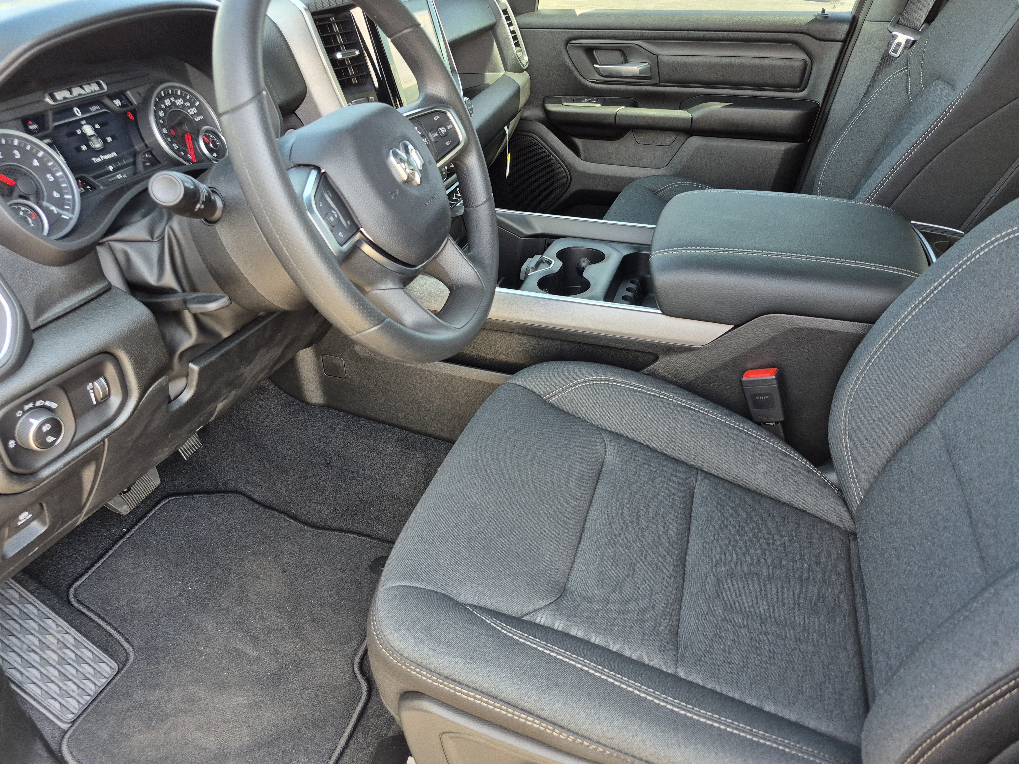 New 2026 RAM 1500 Express AWD/4WD image 27
