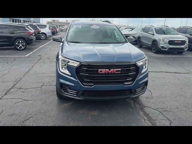 Certified 2024 GMC Terrain SLE w/ Driver Convenience Package FWD image 3
