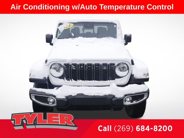 Used 2024 Jeep Gladiator Sport image 2