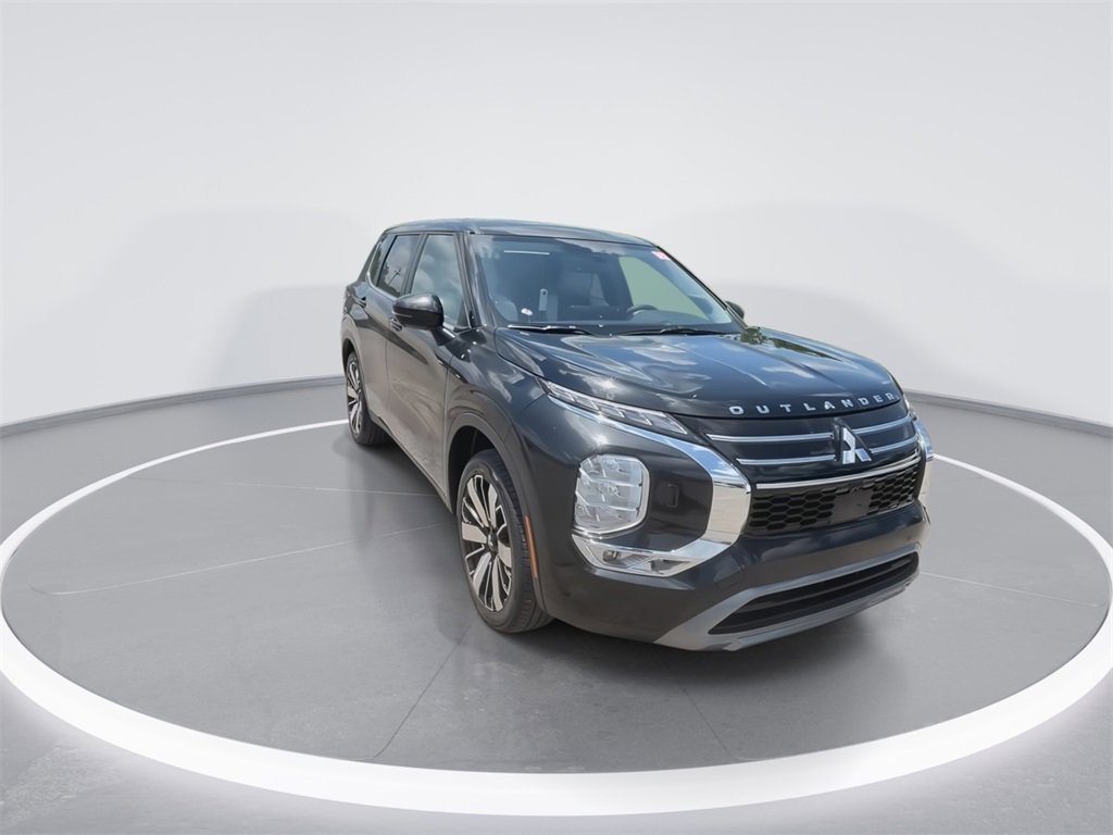 New 2025 Mitsubishi Outlander SE image 2