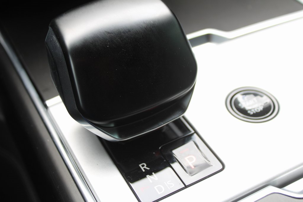 New 2025 Land Rover Range Rover SV image 40