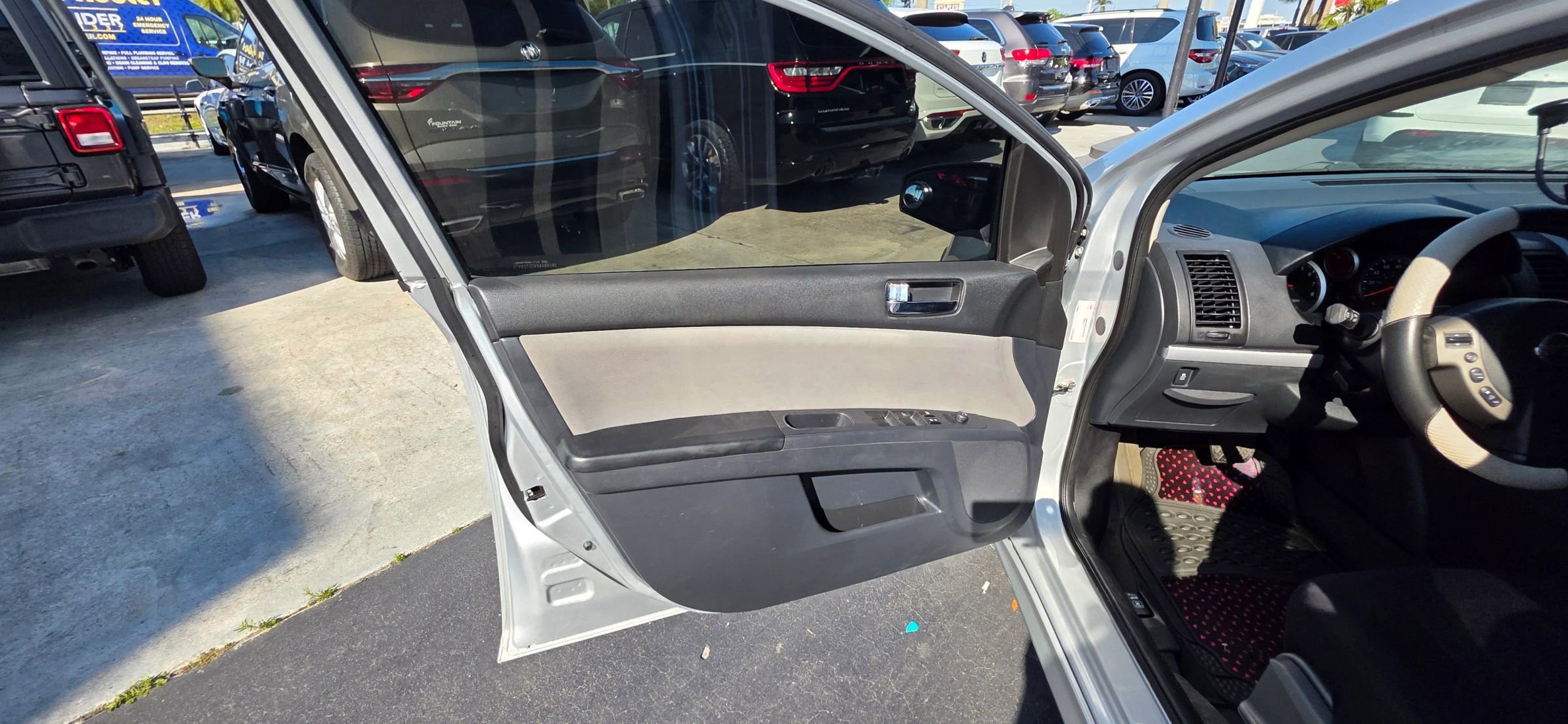 Used 2012 Nissan Sentra 2.0 SR w/ Special Edition Pkg image 17