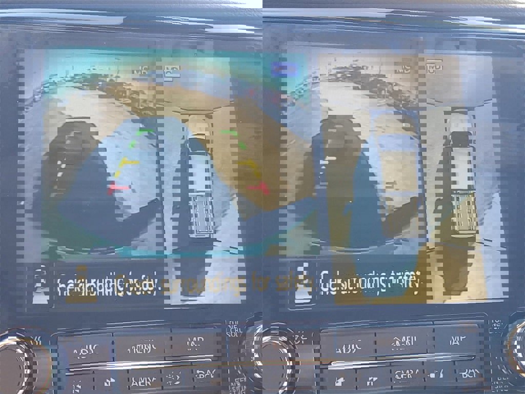 Used 2020 Nissan Titan SL w/ Moonroof Package image 18