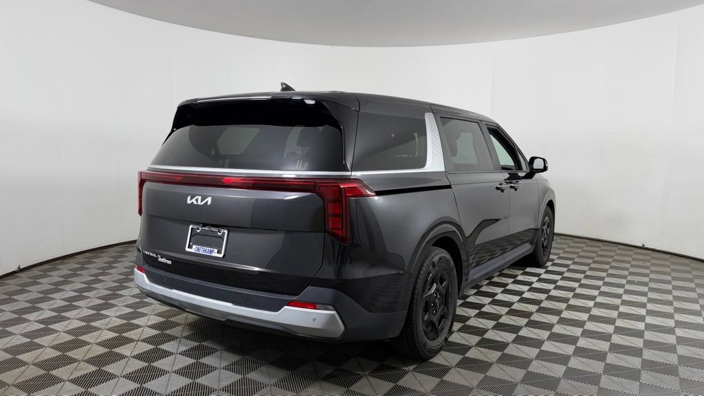 Used 2025 Kia Carnival FWD image 8