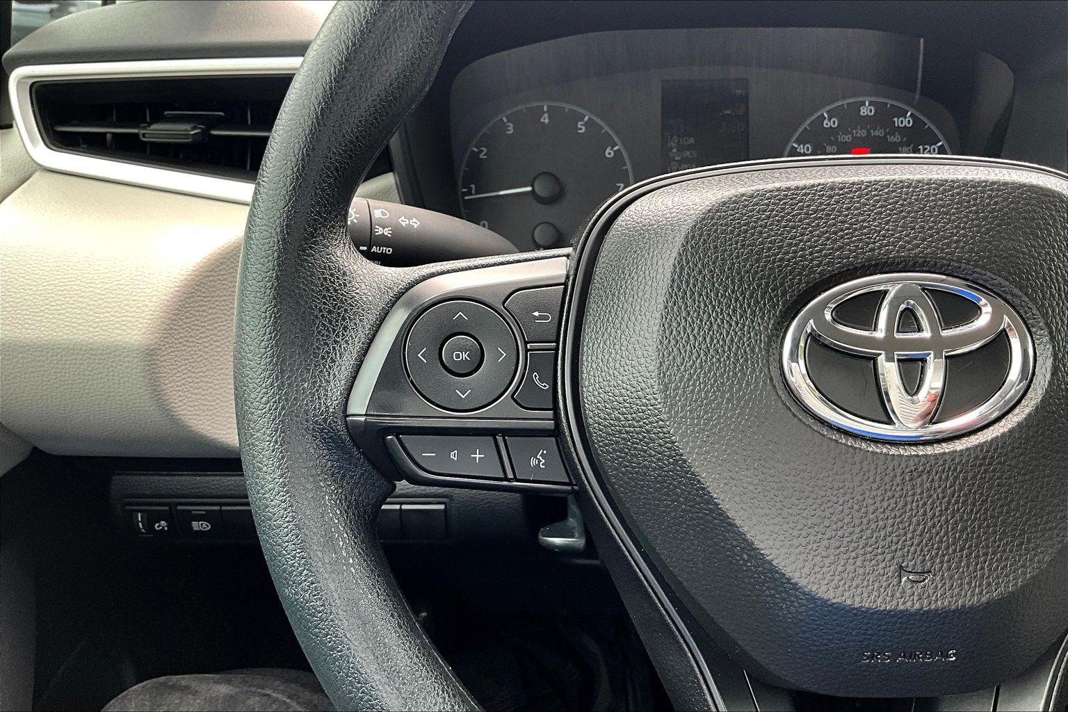 Used 2025 Toyota Corolla LE FWD image 19