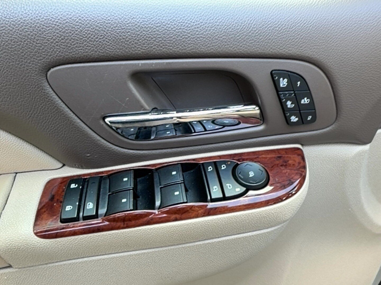 Used 2012 Chevrolet Suburban LTZ AWD/4WD image 14
