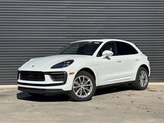 Certified 2025 Porsche Macan image 1