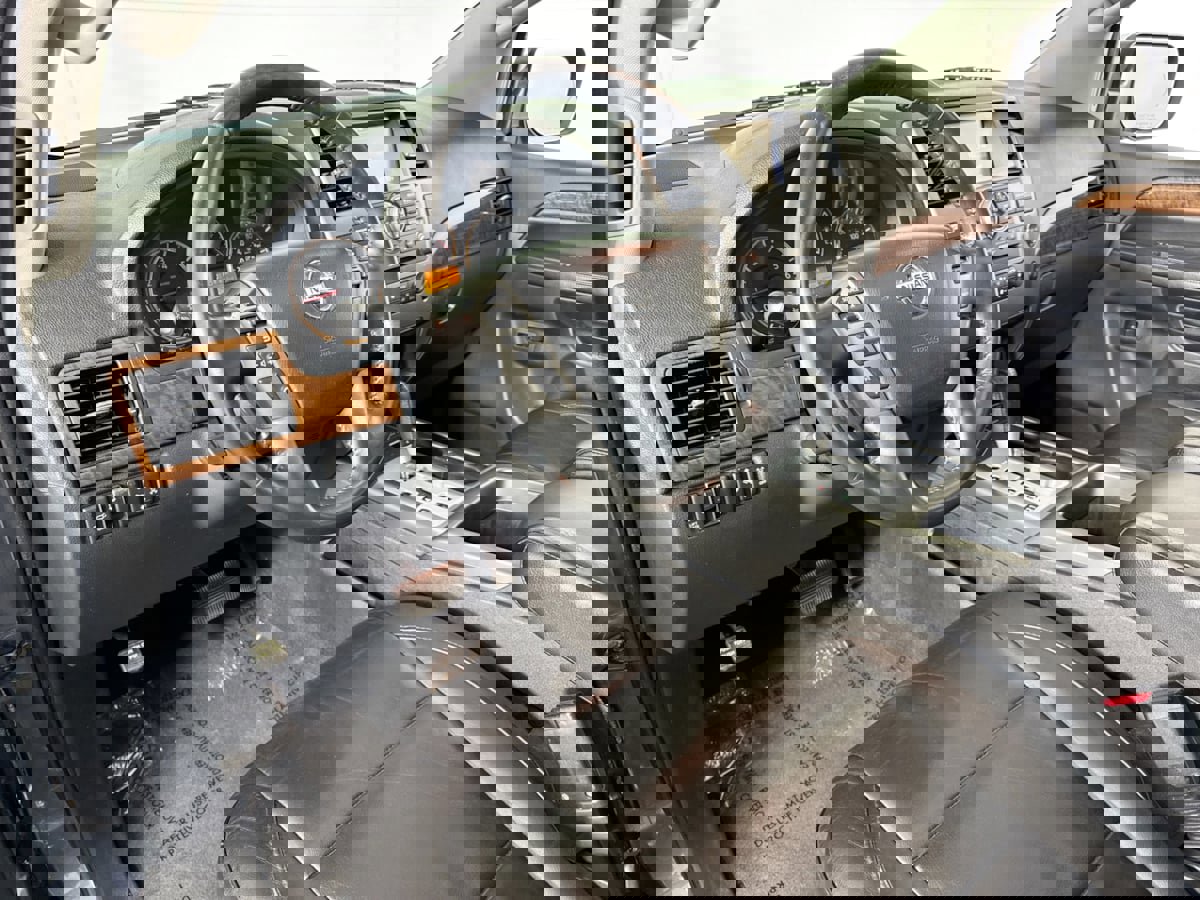 Used 2014 Nissan Armada Platinum image 10