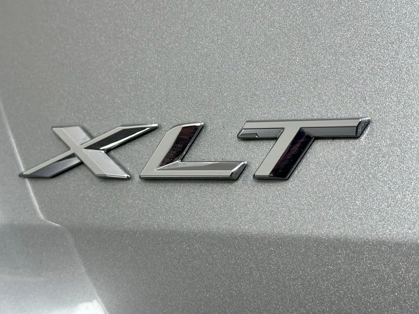 Used 2023 Ford Explorer XLT w/ Equipment Group 202A image 14