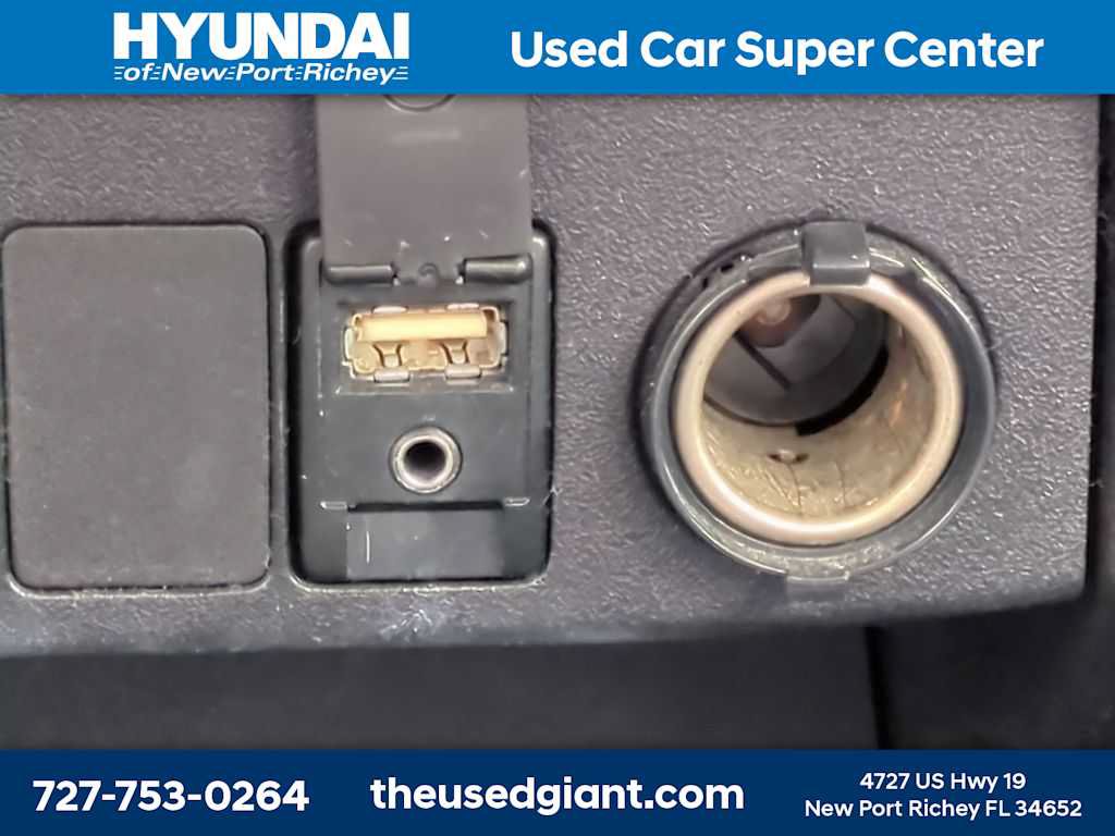 Used 2014 Toyota RAV4 LE AWD/4WD image 21