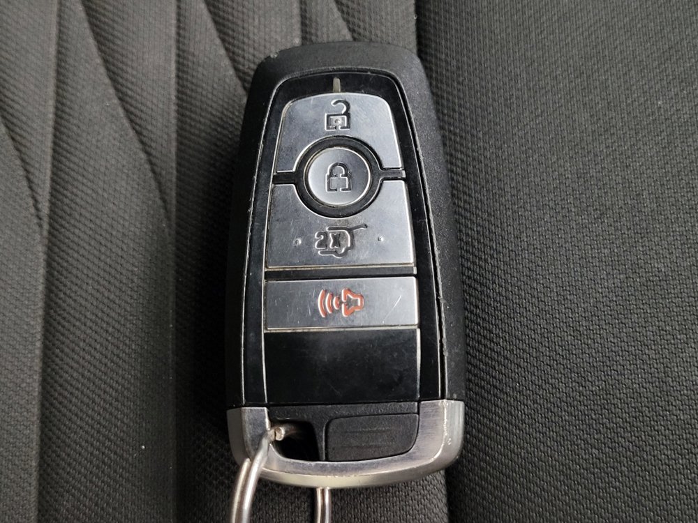 Used 2020 Ford Explorer XLT image 32