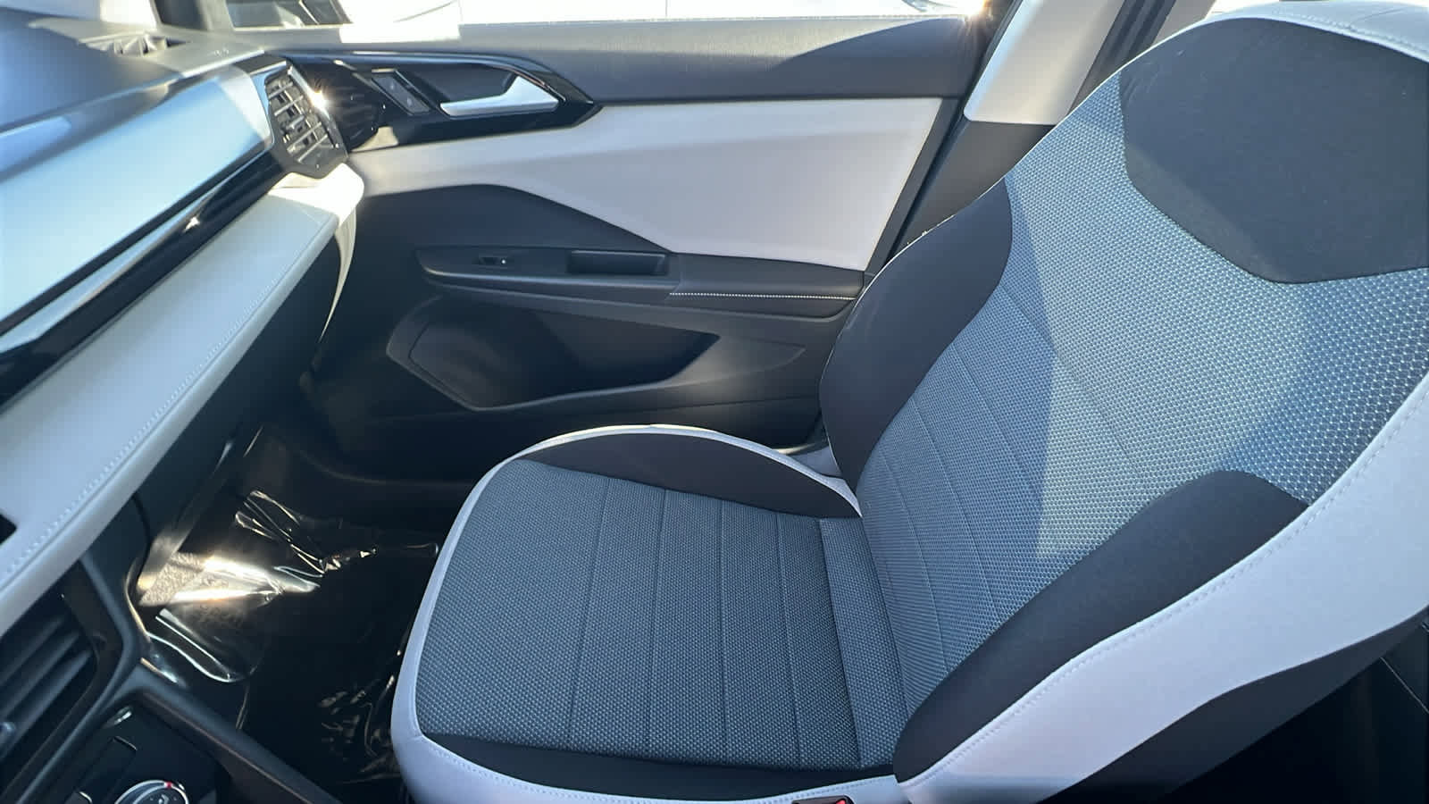 Used 2025 Volkswagen Taos S image 12