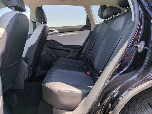 Used 2025 Volkswagen Taos SE FWD image 28