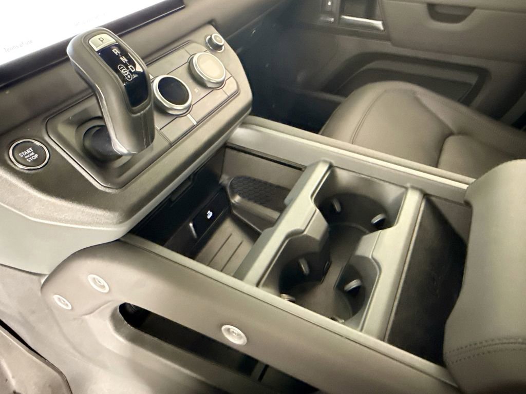 Used 2025 Land Rover Defender 110 X-Dynamic SE image 21