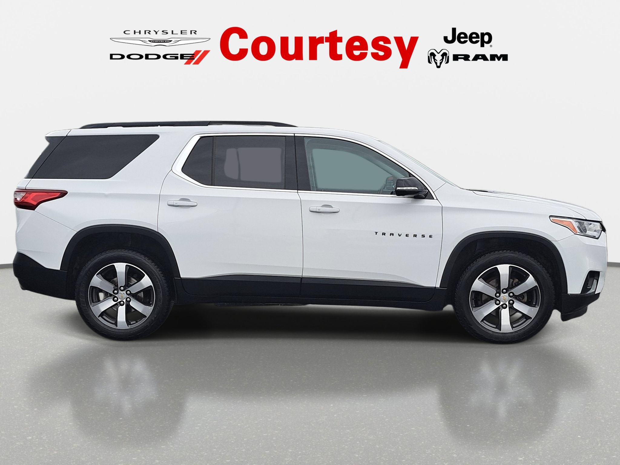 Used 2020 Chevrolet Traverse LT w/ LT Premium Package AWD/4WD image 3