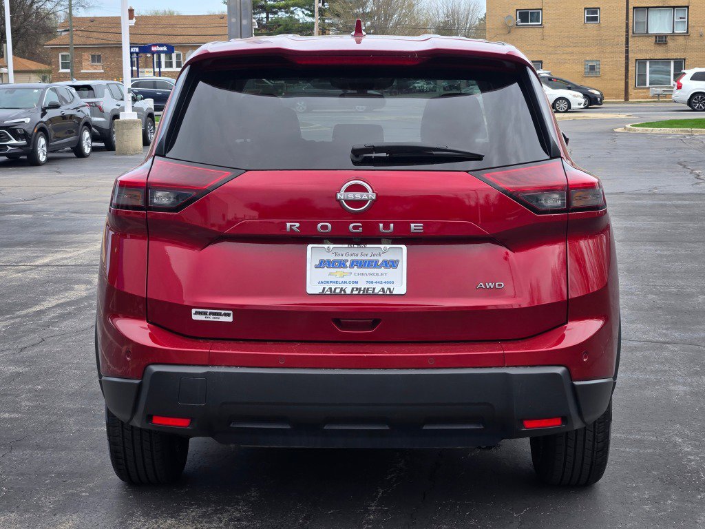Used 2025 Nissan Rogue SV AWD/4WD image 12