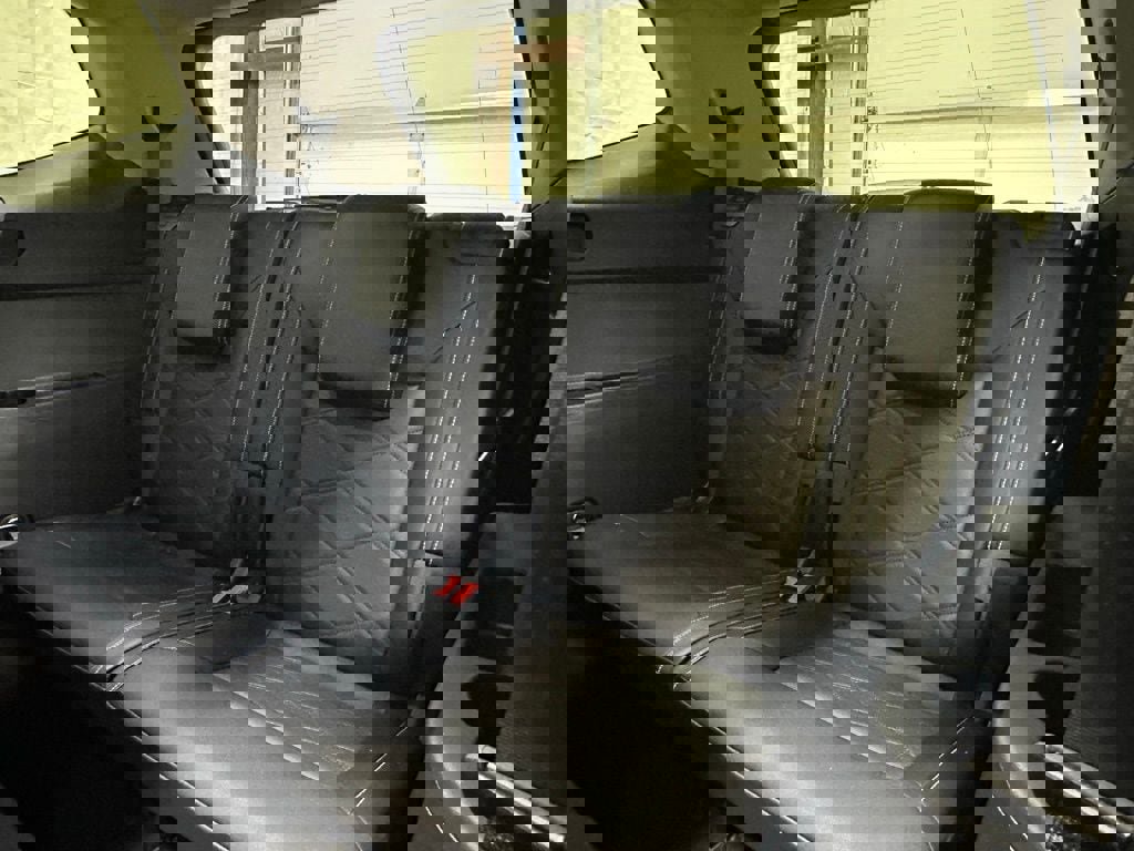 Used 2025 Volkswagen Atlas SE AWD/4WD image 48