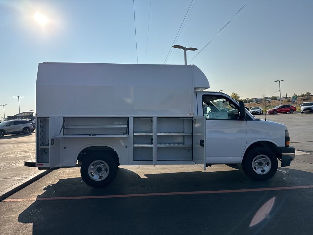 New 2024 GMC Savana 3500 w/ Power Convenience Package RWD image 32