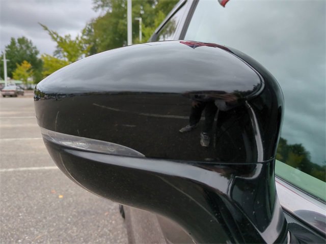 Used 2024 Chrysler Pacifica Touring-L image 12