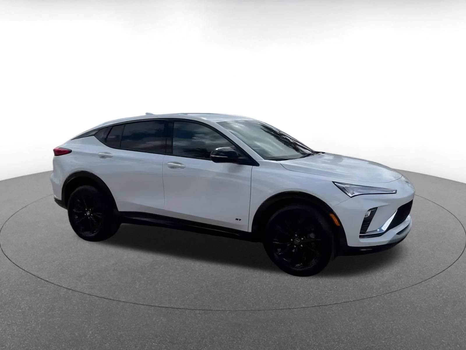 Used 2025 Buick Envista Sport Touring image 2