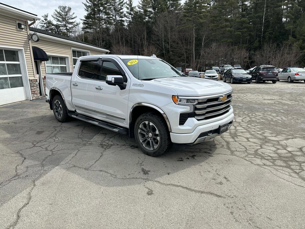 Used 2024 Chevrolet Silverado 1500 High Country w/ Technology Package image 3