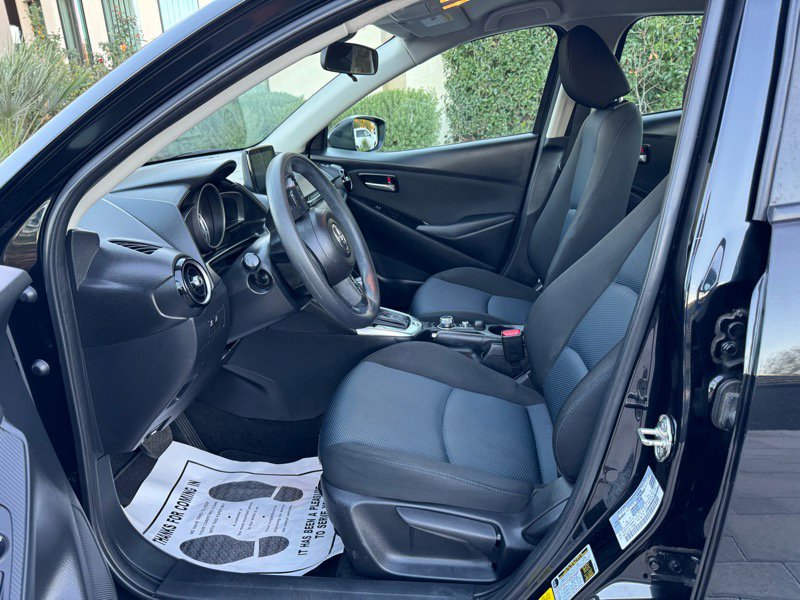 Used 2020 Toyota Yaris LE image 9