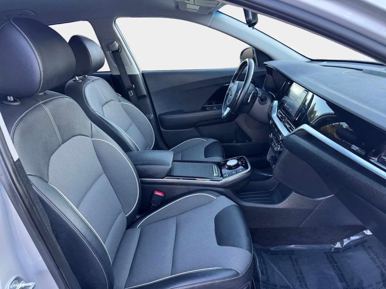 Used 2021 Kia Niro EX w/ Cold Weather Package FWD image 10